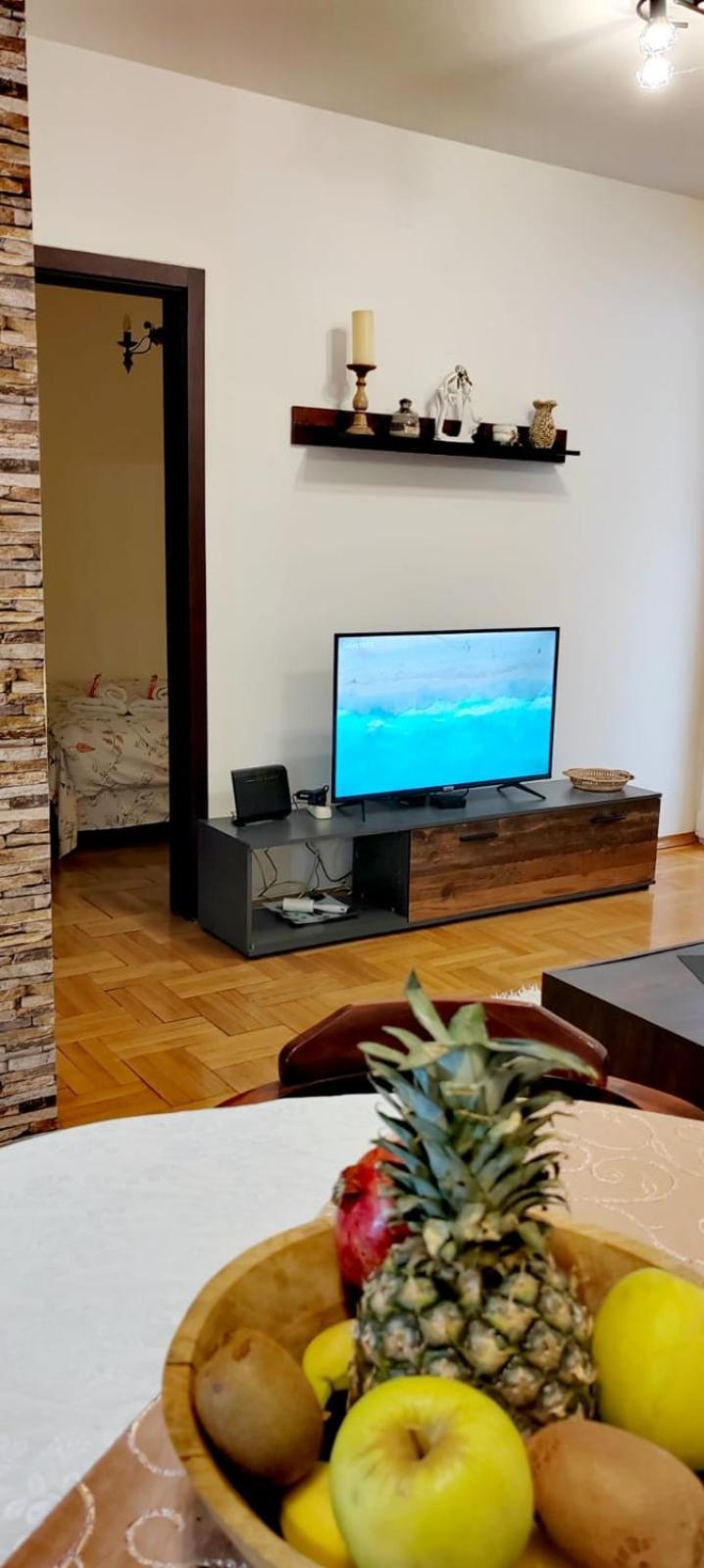 Lux Apartment Rose 2 60M2 Kragujevac Dış mekan fotoğraf