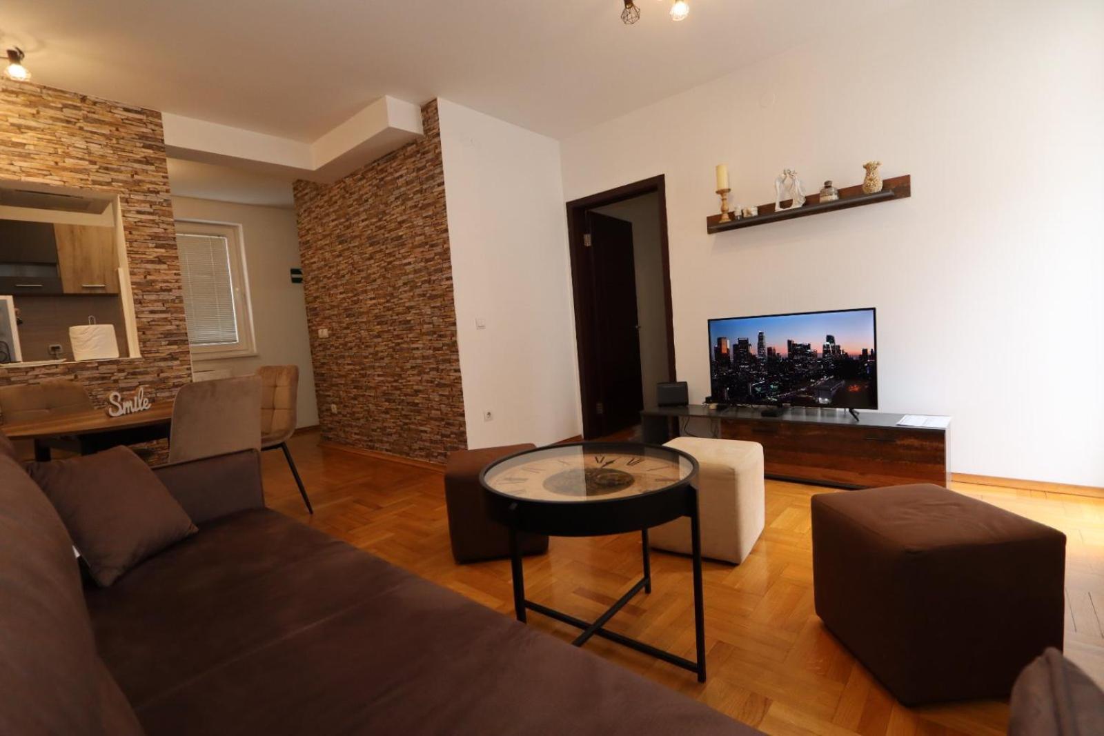 Lux Apartment Rose 2 60M2 Kragujevac Dış mekan fotoğraf